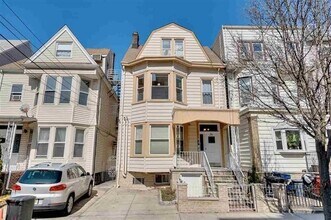 36 46th St in Weehawken, NJ - Building Photo - Building Photo