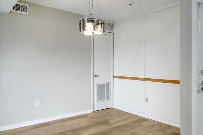 8423 Hearth Dr in Houston, TX - Building Photo - Building Photo
