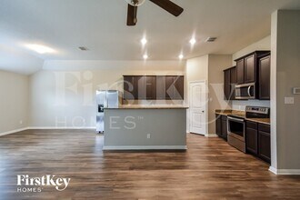 11811 Wolf Cyn in San Antonio, TX - Foto de edificio - Building Photo