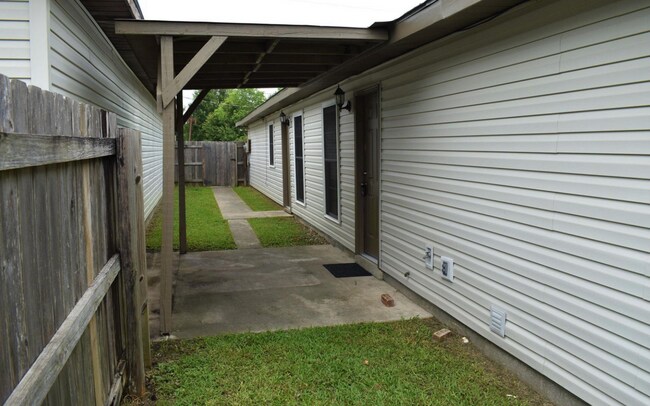 226 Briarcliff Dr in Youngsville, LA - Building Photo - Building Photo