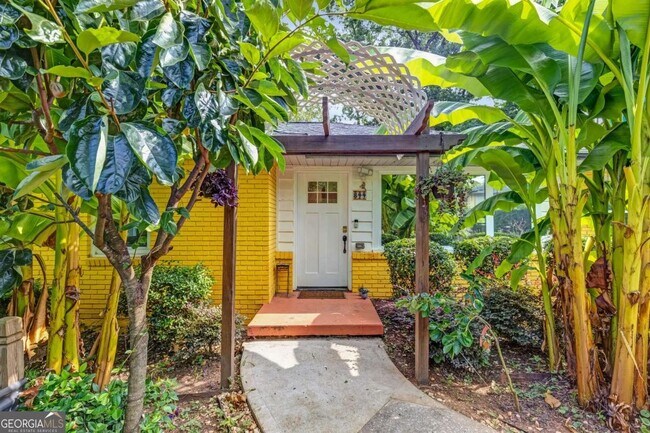 property at 844 Deckner Ave SW