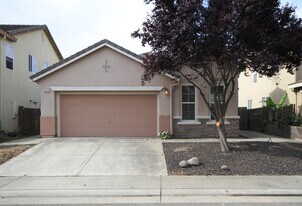 9416 Trolio Way in Elk Grove, CA - Building Photo