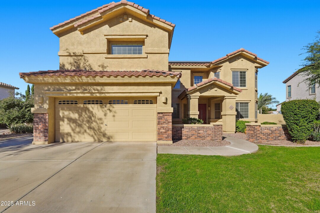 18560 E Strawberry Dr in Queen Creek, AZ - Foto de edificio