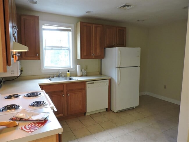 454 Green St, Unit 9 in Cambridge, MA - Foto de edificio - Building Photo