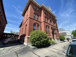 124 Orange St in Manchester, NH - Building Photo - Building Photo