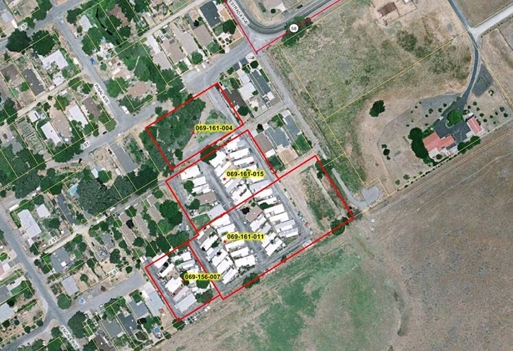 9712 Pinal Ave in Santa Margarita, CA - Foto de edificio