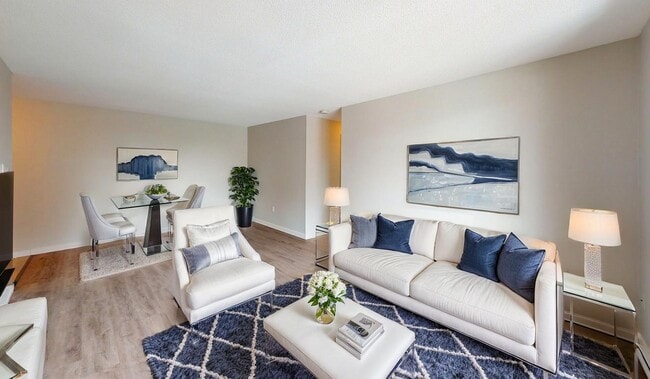 Christina Apartments in Sarnia, ON - Foto de edificio - Building Photo