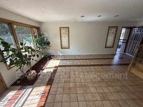 500 Oakwood Pl NE in Albuquerque, NM - Building Photo - Building Photo