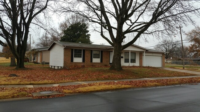 1605 Loveland Dr in Florissant, MO - Building Photo - Building Photo