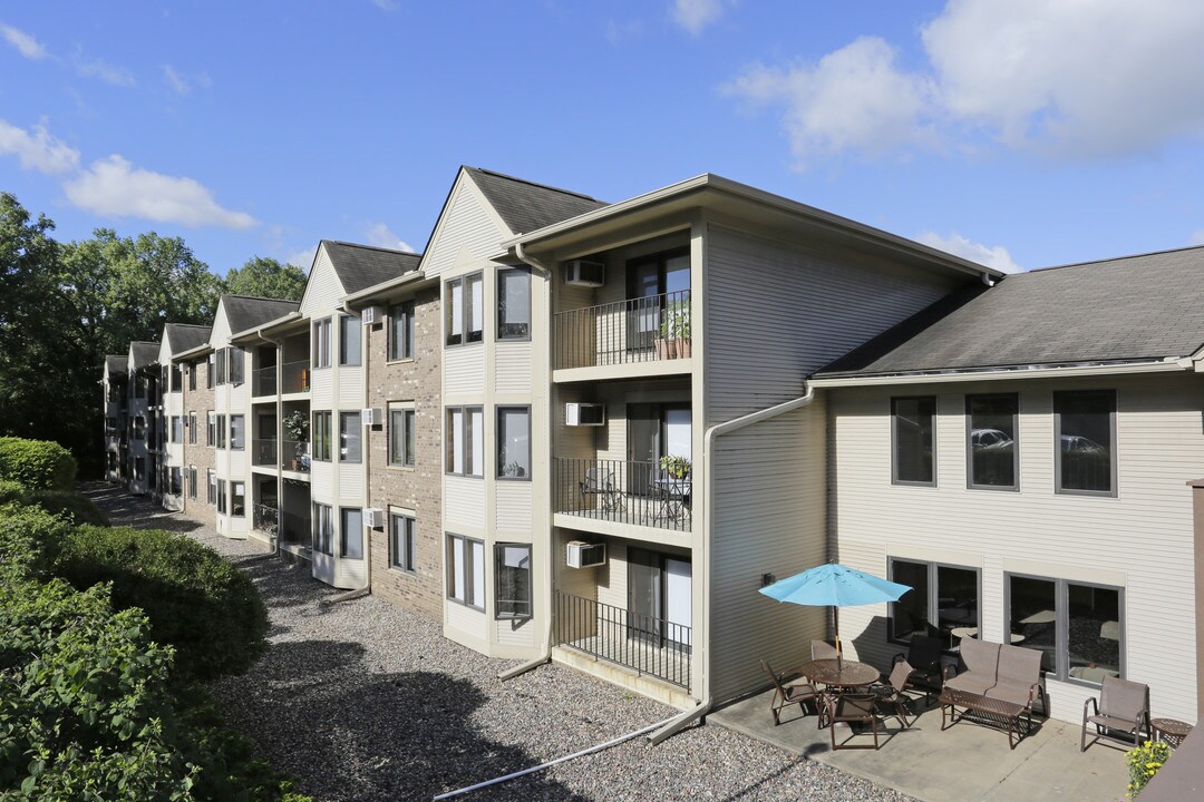 Vernon Oaks Apartments in Edina, MN - Foto de edificio