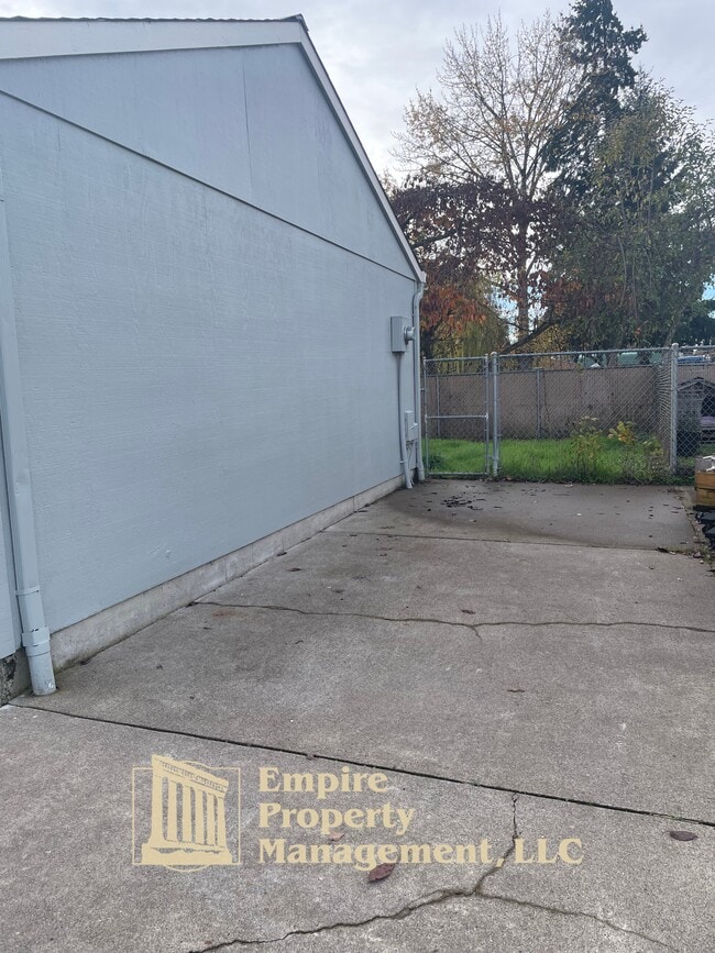 3819 Dove Ln in Eugene, OR - Building Photo - Building Photo