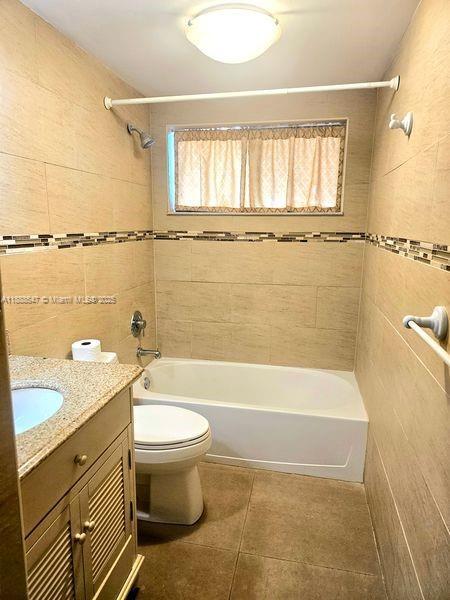 8415 SW 107th Ave in Miami, FL - Building Photo - Building Photo