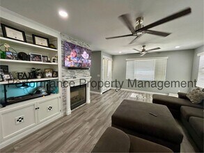11708 Valley Forge Way in Bakersfield, CA - Building Photo - Building Photo