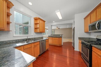 3251 Thunderbird Ct E in Aurora, IL - Building Photo - Building Photo
