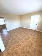 180 Glover Ave, Unit 1/2 in Chula Vista, CA - Foto de edificio - Building Photo