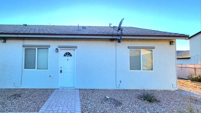 1400 Star Rd, Unit 2 in Pahrump, NV - Foto de edificio - Building Photo
