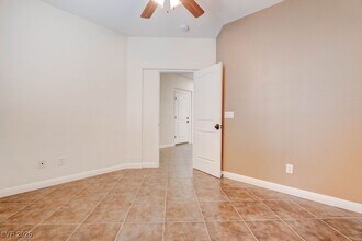 1948 W Hammer Ln in North Las Vegas, NV - Building Photo - Building Photo