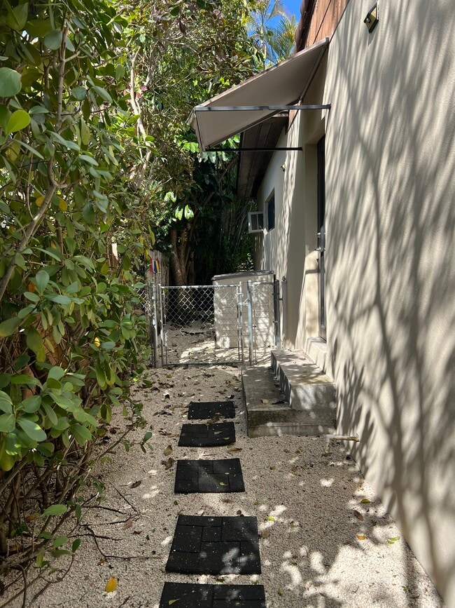 1880 Coral Gate Dr in Miami, FL - Building Photo - Building Photo
