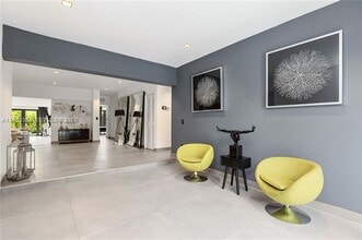 63 SW 31st Rd in Miami, FL - Foto de edificio - Building Photo