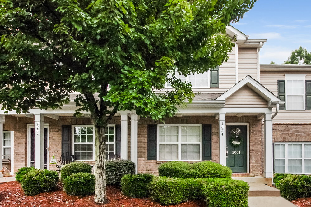 3064 Summerfield Ridge Ln in Matthews, NC - Foto de edificio