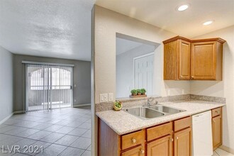 221 Mission Newport Ln in Las Vegas, NV - Building Photo - Building Photo