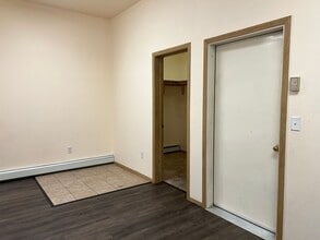 1960 Rogge Ave-Unit -Unit 3 in North Pole, AK - Foto de edificio - Building Photo