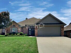 733 Morgan Dr in Burleson, TX - Building Photo