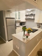3288 S Semoran Blvd, Unit 11 in Orlando, FL - Foto de edificio - Building Photo
