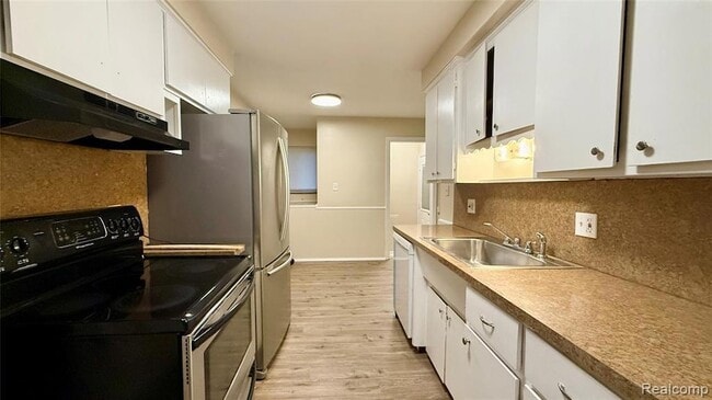 21781 Stratford St in Oak Park, MI - Foto de edificio - Building Photo