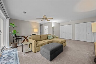 1125 Royal St George Dr in Naperville, IL - Building Photo - Building Photo