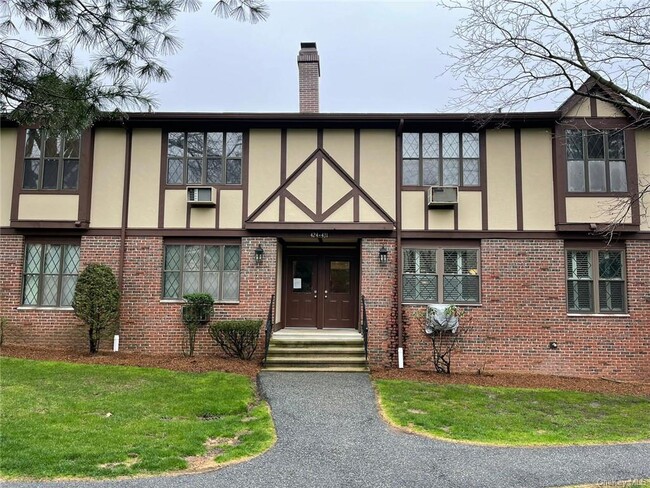 426 Sierra Vista Ln in Valley Cottage, NY - Foto de edificio - Building Photo