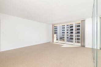 630 Ocean Dr, Unit 412 in Juno Beach, FL - Building Photo - Building Photo