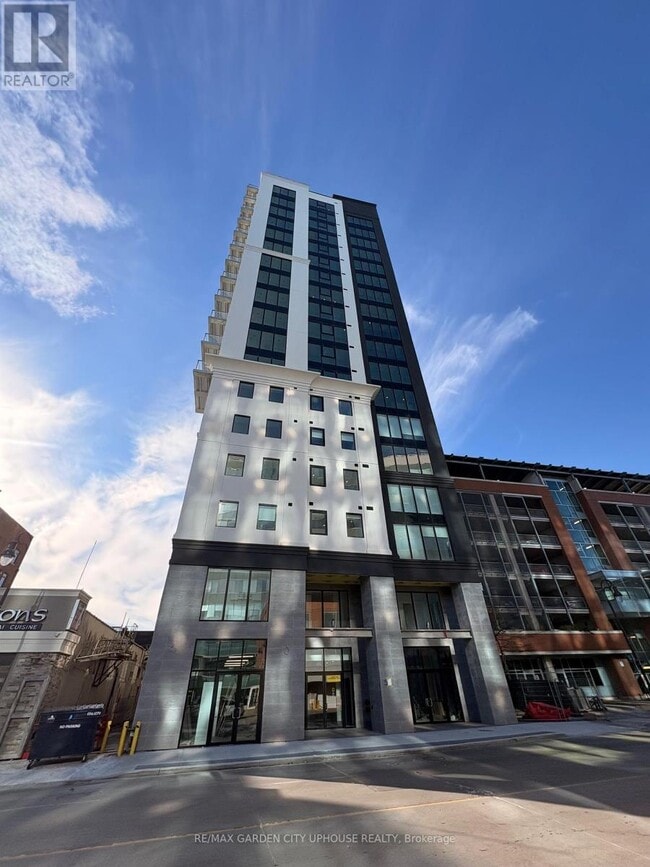 57 Carlisle St in St Catharines, ON - Building Photo - Building Photo