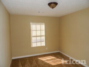 6387 Laurel Post Dr in Lithonia, GA - Foto de edificio - Building Photo