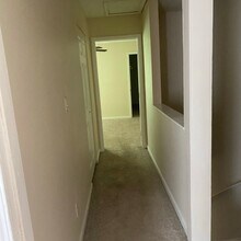 6408 Baker Ct in Peachtree Corners, GA - Foto de edificio - Building Photo