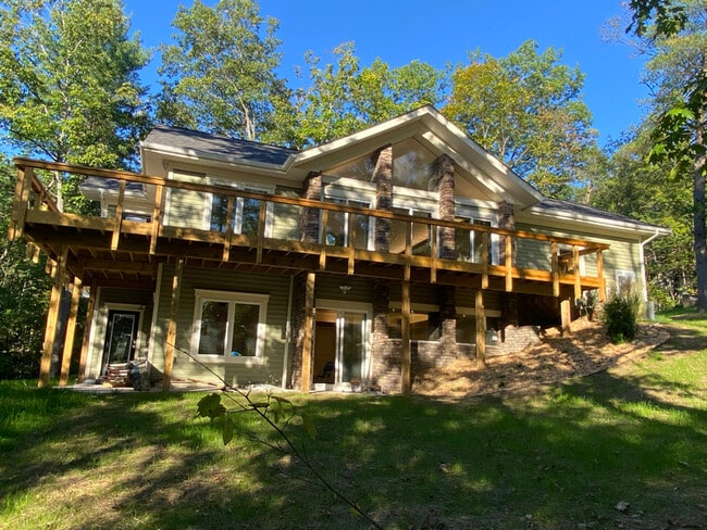 property at 515 Lakeview Dr