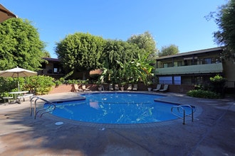 Casa Madrid Apartments in Lakewood, CA - Foto de edificio - Building Photo