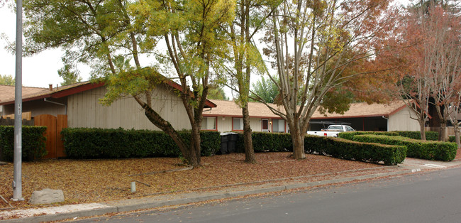 706 Lincoln Ave in Rohnert Park, CA - Building Photo - Building Photo