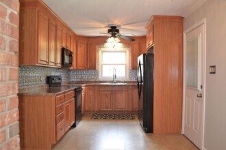 7043 Crossridge Rd in Charlotte, NC - Building Photo - Building Photo