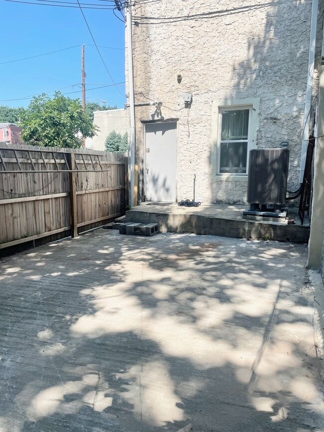 3942 Wallace St in Philadelphia, PA - Foto de edificio - Building Photo