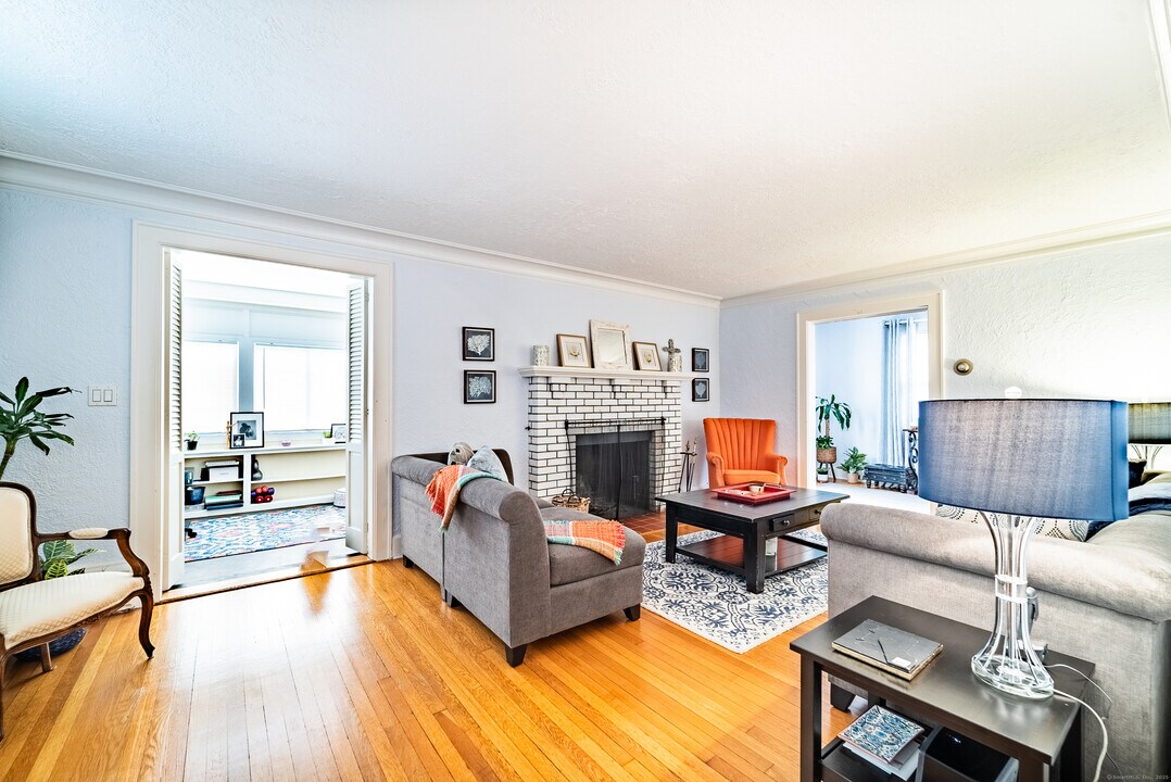 40 Orchard Pl in Greenwich, CT - Building Photo