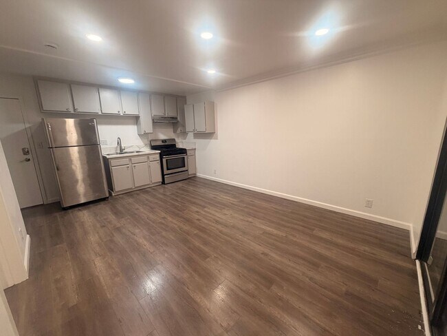 827 S Wilton Pl, Unit Unit 204 in Los Angeles, CA - Building Photo - Building Photo