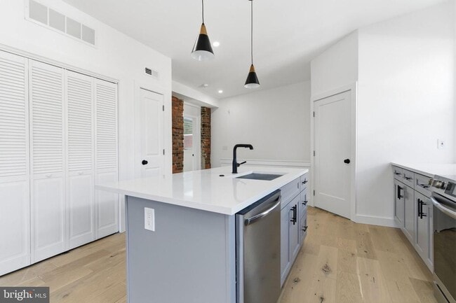 property at 2724 E Somerset St