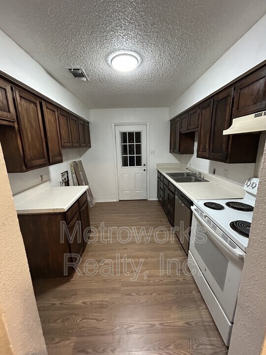 206 Pine Meadow Dr in Kennedale, TX - Building Photo