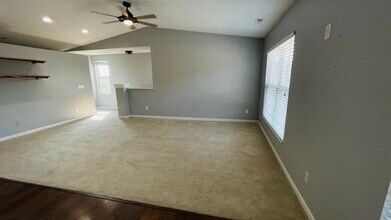 422 Breezewood Ct in Ludlow, KY - Building Photo - Building Photo