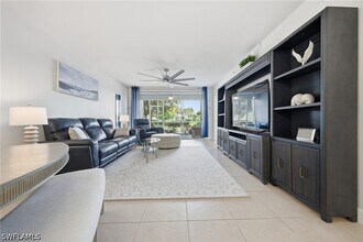 4950 Deerfield Way in Naples, FL - Foto de edificio - Building Photo