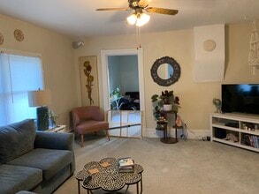114 N Main St, Unit 2 Bed Upper in Dousman, WI - Building Photo - Building Photo