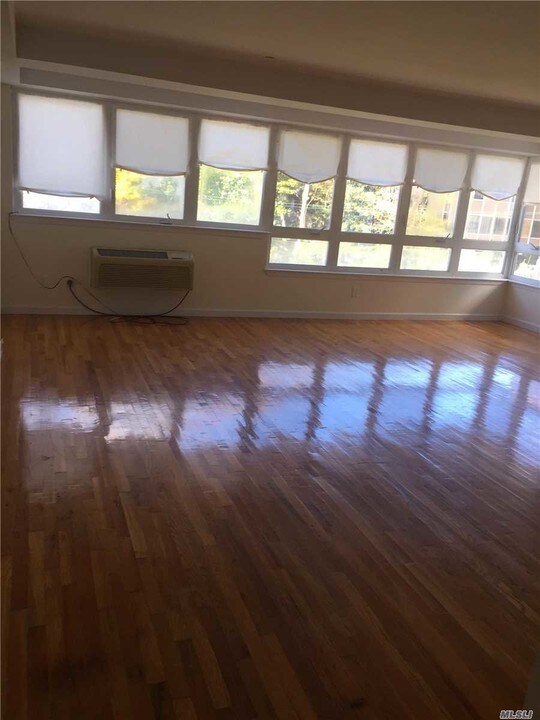 237 Great Neck Rd-Unit -3D in Great Neck, NY - Foto de edificio