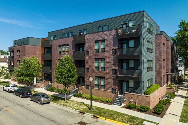 Bedford Crossing in Madison, WI - Building Photo - Building Photo