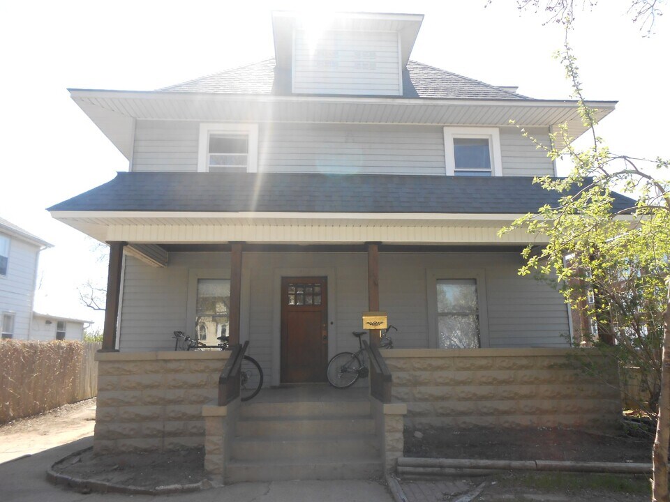 402 Doty St in Eau Claire, WI - Building Photo